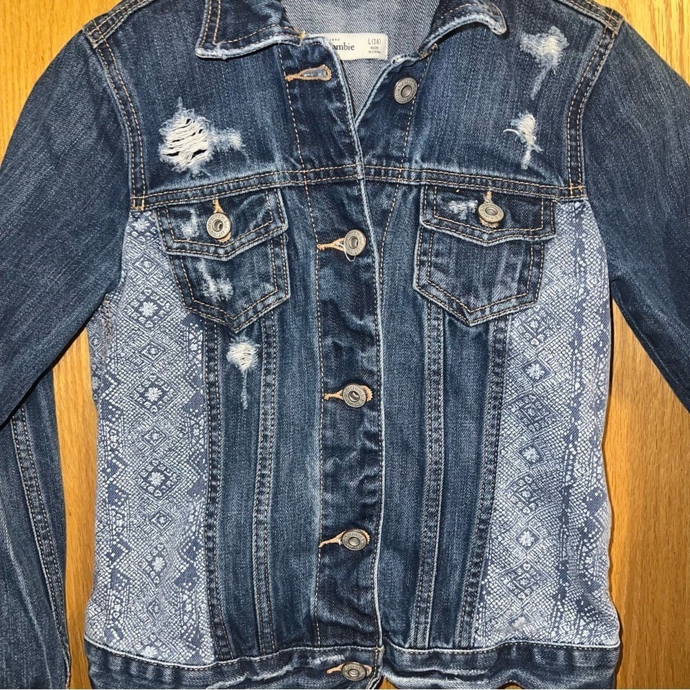 Abercrombie Kids Denim Jacket Distressed Patchwork Geometric Print Blue Size 14‎ - Picture 2 of 9